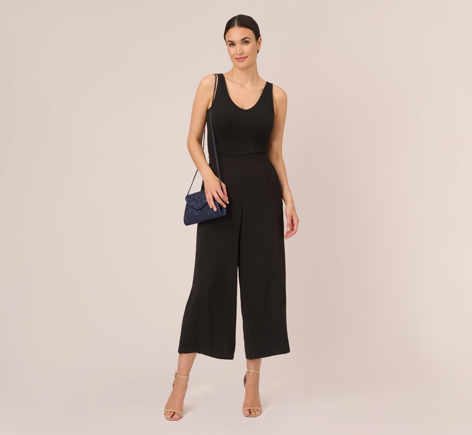 Cropped Pants With Wide Legs In Black 1